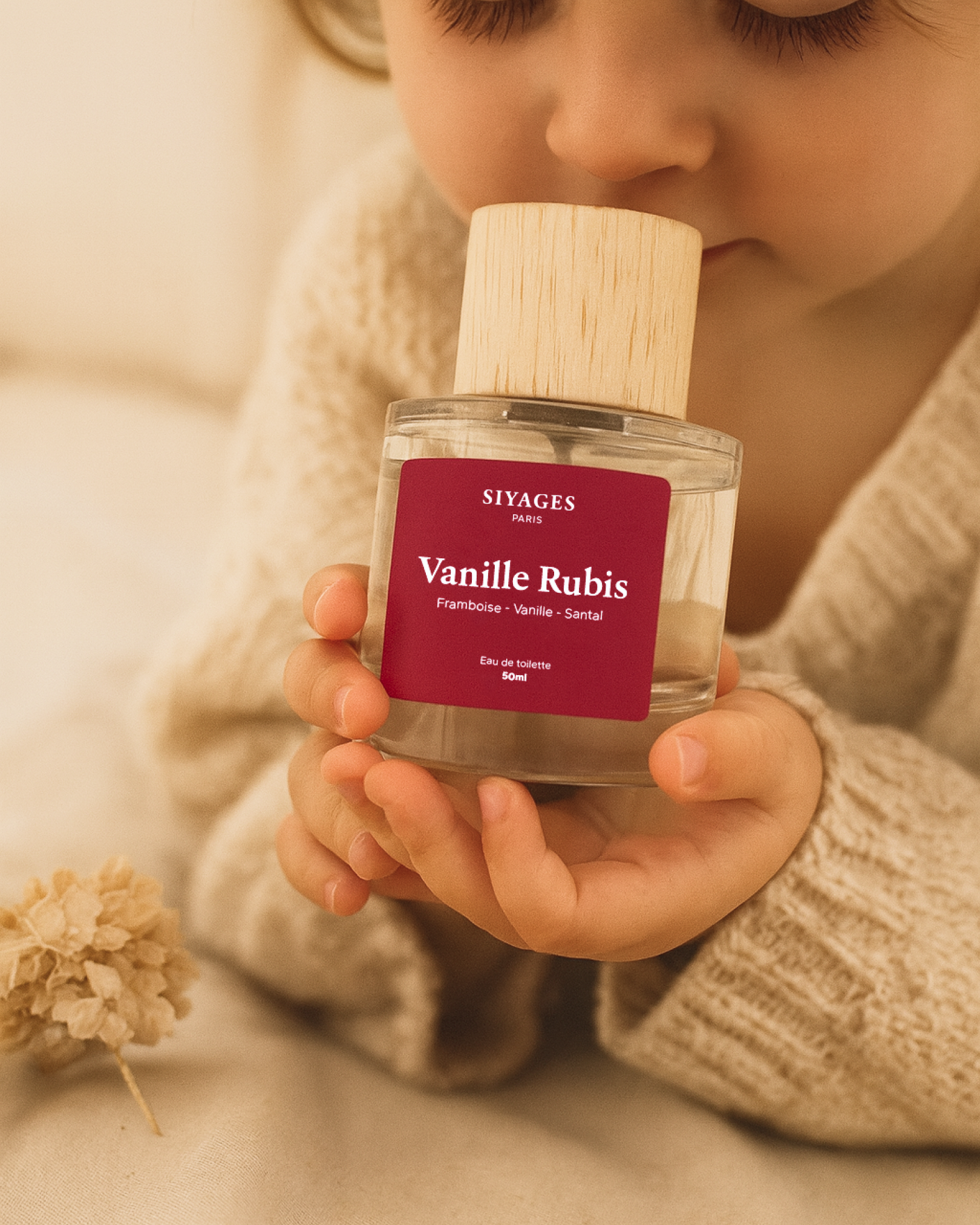 Parfum bébé : 5 alternatives douces et naturelles pour sentir bon sans risque
