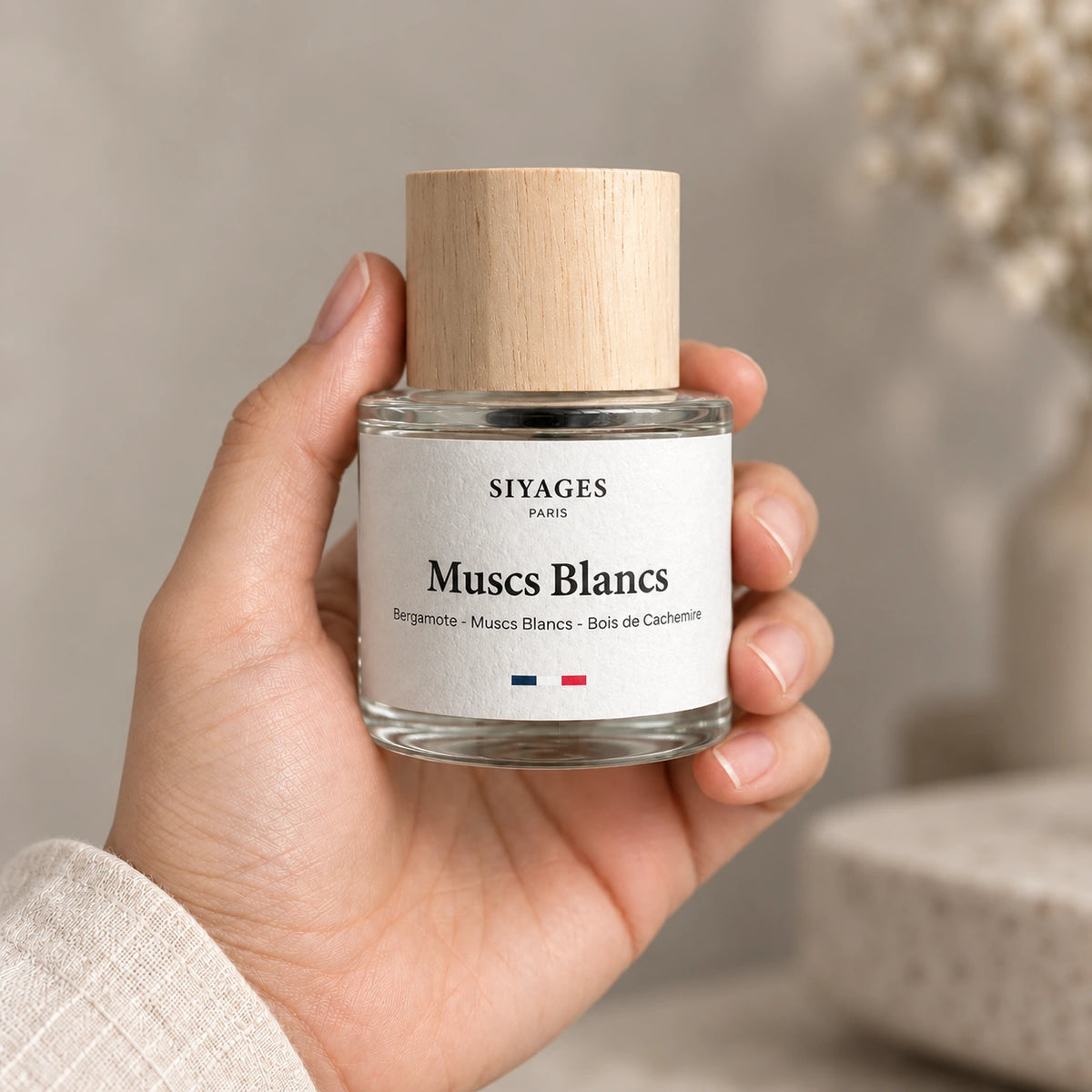 Parfum Muscs Blancs Siyages, flacon de parfum blanc au design élégant