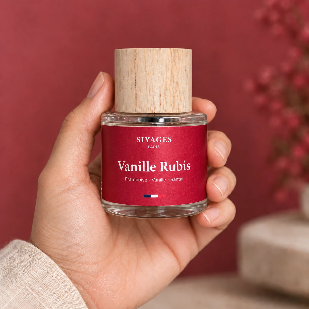 Vernis semi-permanent Vanille Rubis Siyages, teinte rose pâle brillante subliment les ongles