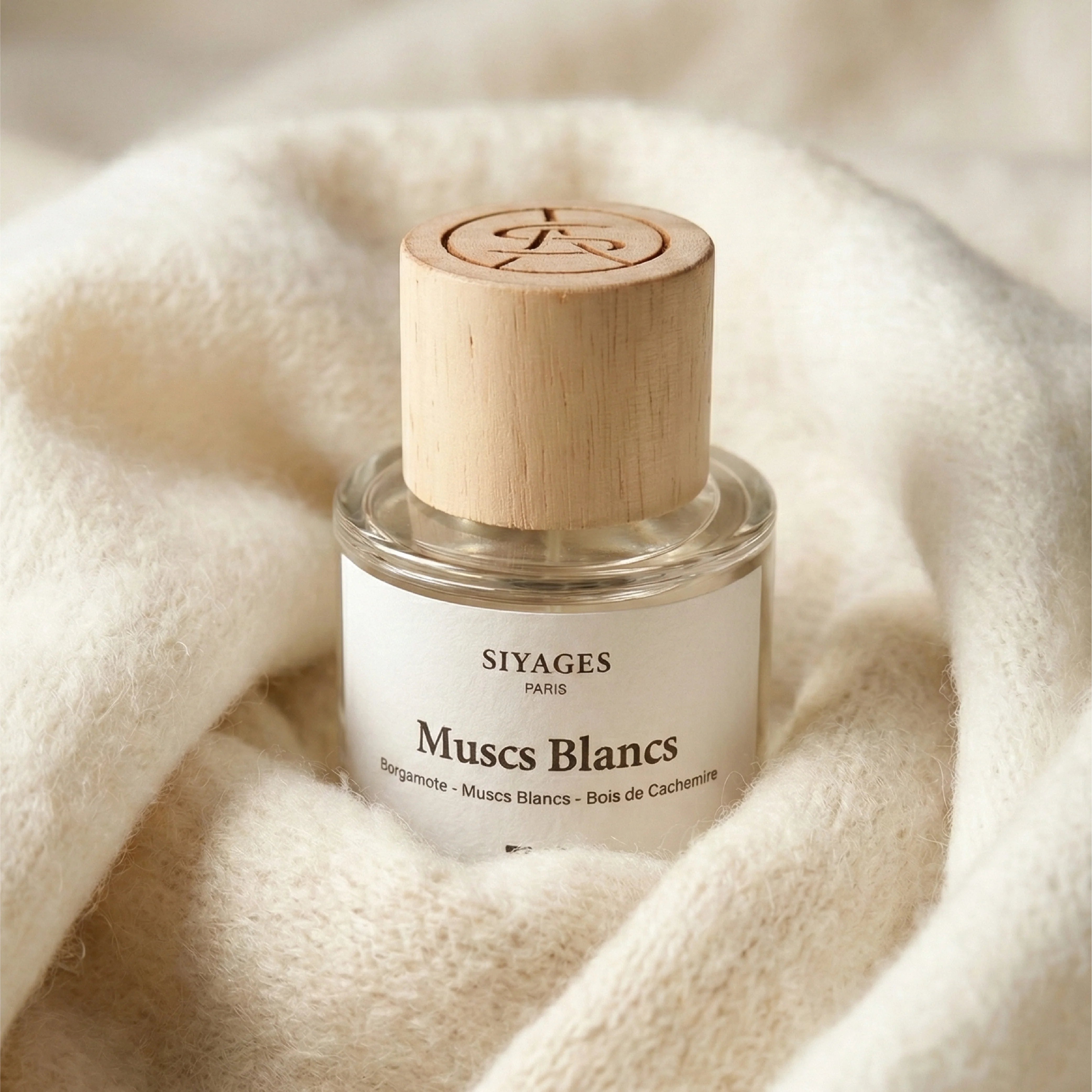 Musc blanc : rôle de fixateur et pourquoi ça change la durée du parfum