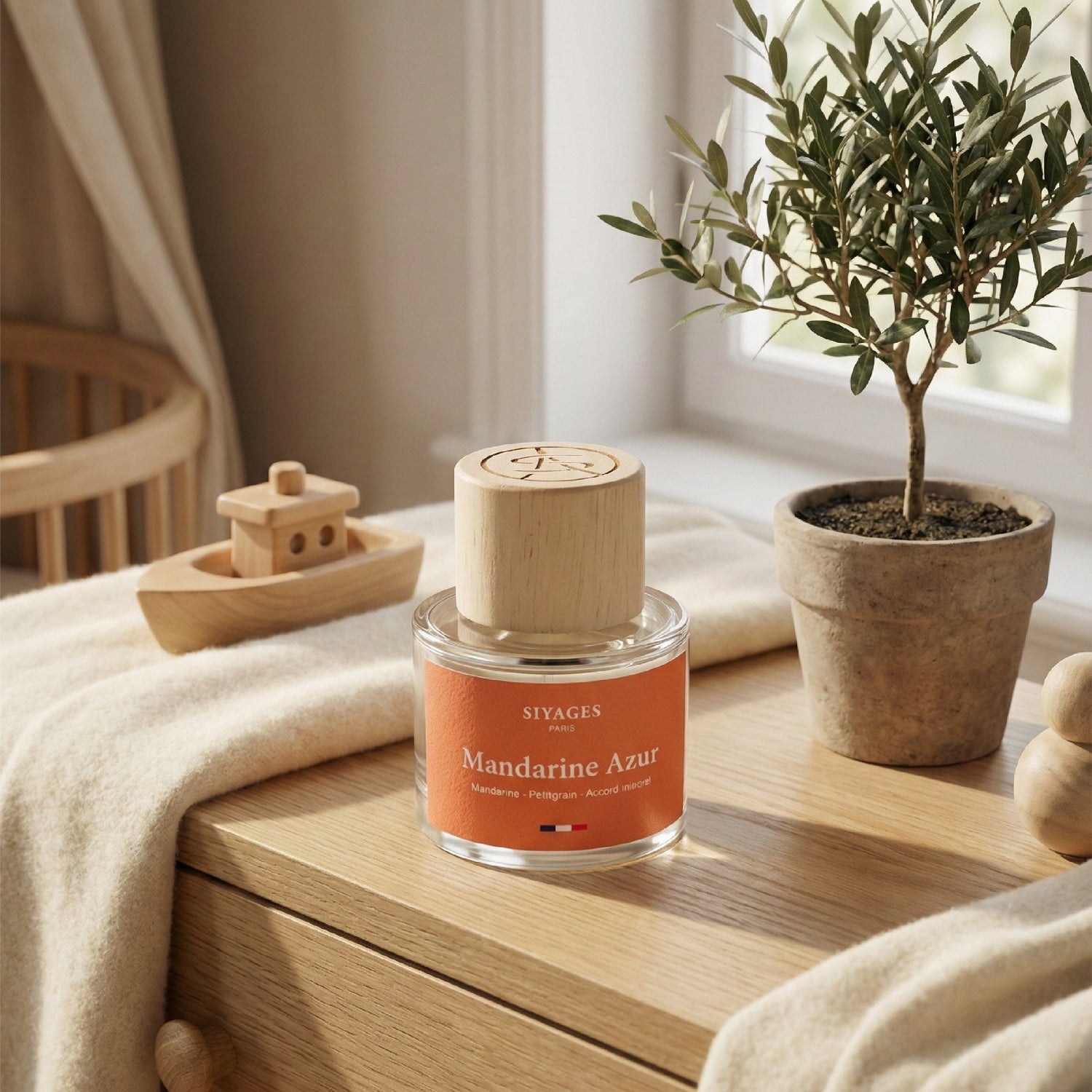 Mandarine Azur Parfum_Mandarine_Azur_sur_table_de_chevet